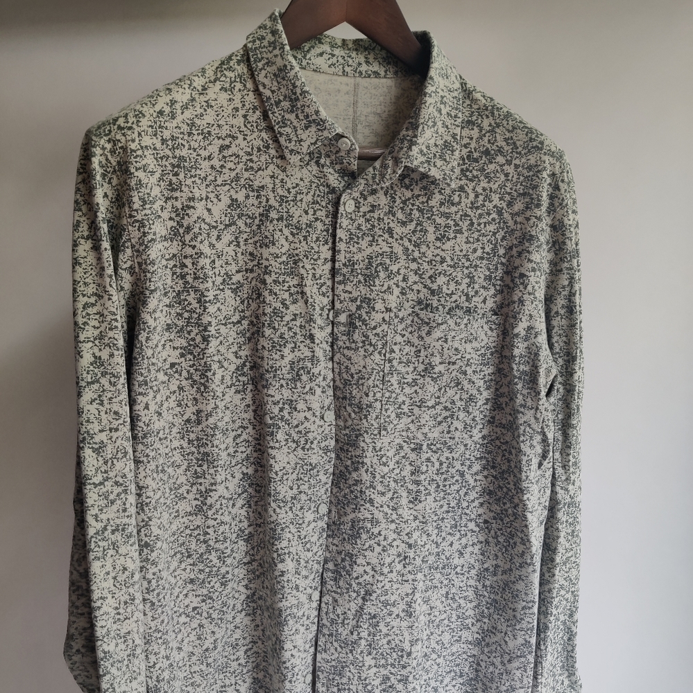 Lululemon men's size XL button down shirt camo